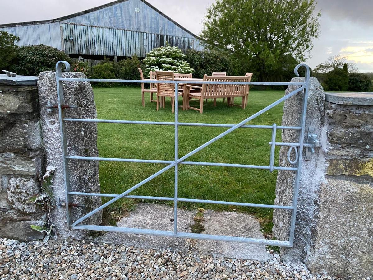 Treveighan Farmhouse Saint Teath Buitenkant foto